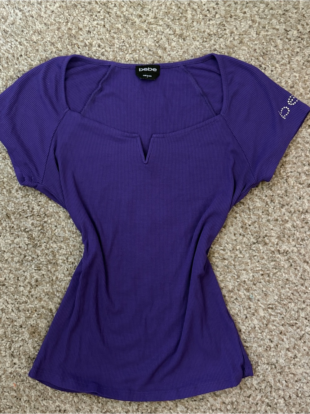 bebe Purple Ribbed Short Sleeve Top with V-Notch